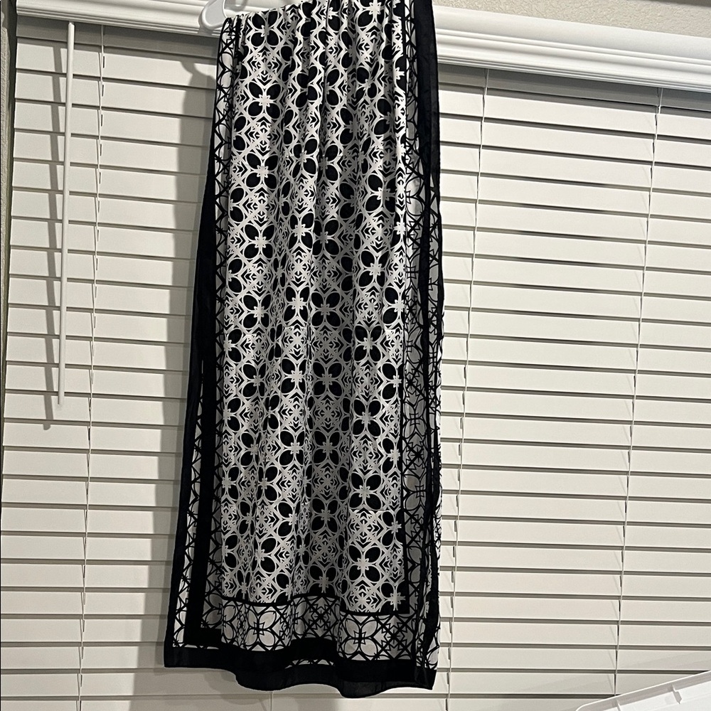 Source Unknown Elegant Black and White Lace Scarf